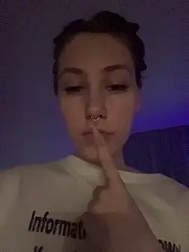 Snapshot of Molli_Luv chatting on 19, 11, 2025 Molli Luv online show from 19, 11, 2025