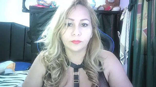 Snapshot of mariana0x chatting on 26, 10, 2025 mariana0x online show from 26, 10, 2025