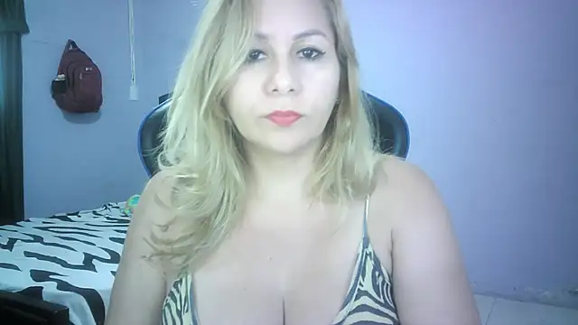 Snapshot of mariana0x chatting on 28, 10, 2025 mariana0x online show from 28, 10, 2025