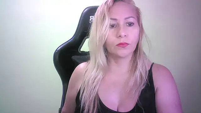 Snapshot of mariana0x chatting on 20, 11, 2025 mariana0x online show from 20, 11, 2025