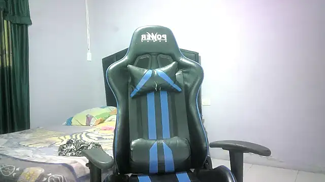 Snapshot of mariana0x chatting on 23, 11, 2025 mariana0x online show from 23, 11, 2025