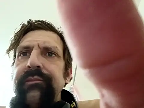 Snapshot of Johndis805 chatting on 31, 10, 2025 Johndis805 online show from 31, 10, 2025