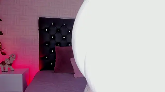 Snapshot of Hannah_Jonhson chatting on 1, 2, 2025 Hannah Jonhson online show from 1, 2, 2025