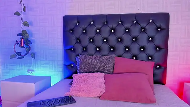 Snapshot of Hannah_Jonhson chatting on 4, 2, 2025 Hannah Jonhson online show from 4, 2, 2025