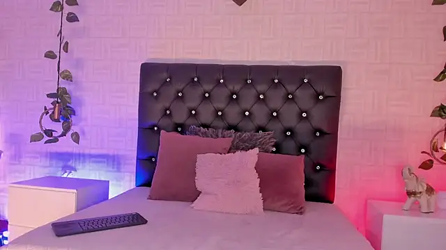 Snapshot of Hannah_Jonhson chatting on 4, 2, 2025 Hannah Jonhson online show from 4, 2, 2025