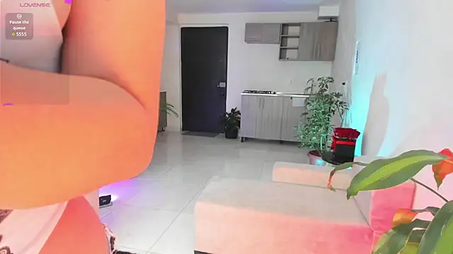 Snapshot of Hannah_Jonhson chatting on 16, 11, 2025 Hannah Jonhson online show from 16, 11, 2025