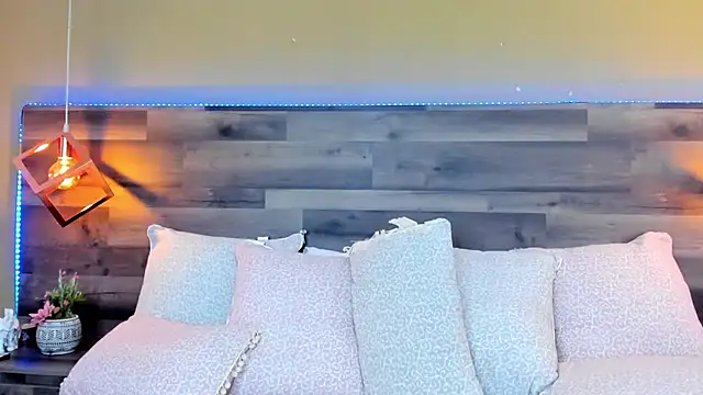 MeganCrow online show from 2, 3, 2025