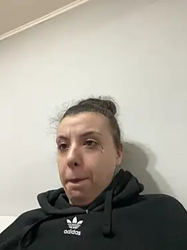 bunnythetailor online show from 16, 2, 2026