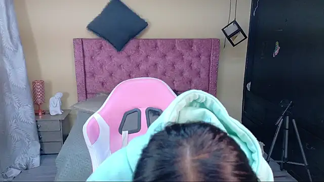 Snapshot of Sofii_cutee chatting on 18, 12, 2025 Sofii cutee online show from 18, 12, 2025