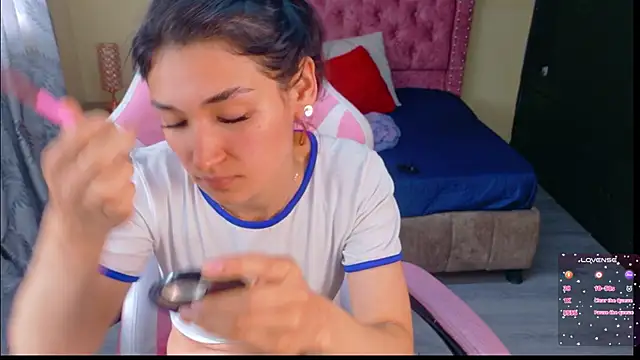 Snapshot of Sofii_cutee chatting on 7, 1, 2026 Sofii cutee online show from 7, 1, 2026