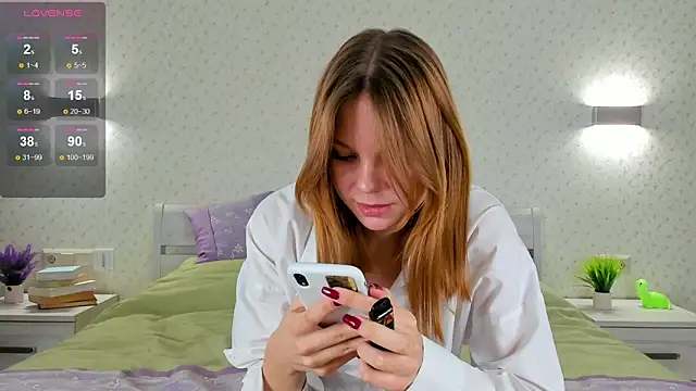 Snapshot of ElvinaBestwick chatting on 4, 2, 2025 ElvinaBestwick online show from 4, 2, 2025