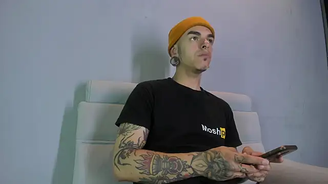 Snapshot of kaletattoo chatting on 3, 2, 2025 kaletattoo online show from 3, 2, 2025