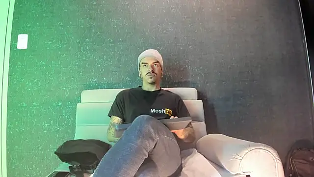 Snapshot of kaletattoo chatting on 4, 11, 2025 kaletattoo online show from 4, 11, 2025