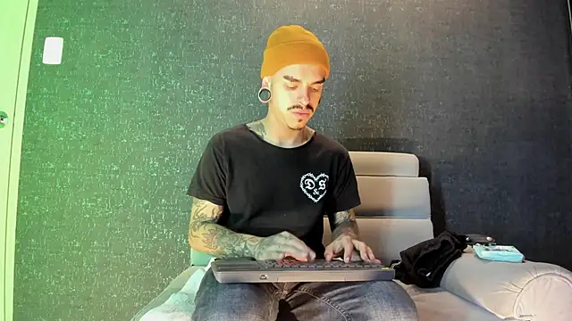 Snapshot of kaletattoo chatting on 13, 11, 2025 kaletattoo online show from 13, 11, 2025