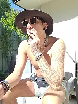 Snapshot of TAIZWRLD chatting on 13, 11, 2025 TAIZWRLD online show from 13, 11, 2025