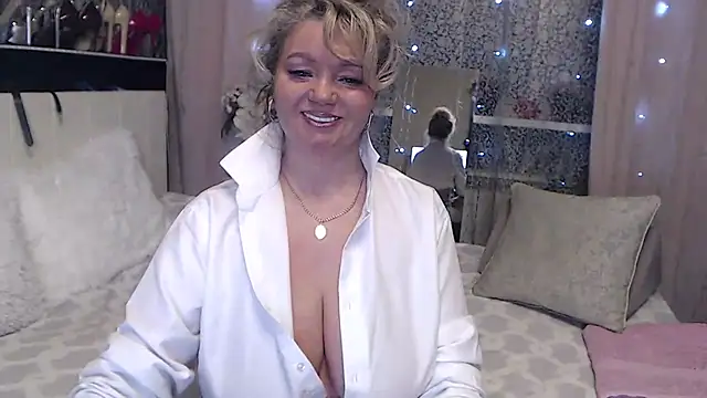 Snapshot of MartiniMartini chatting on 6, 2, 2025 MartiniMartini online show from 6, 2, 2025