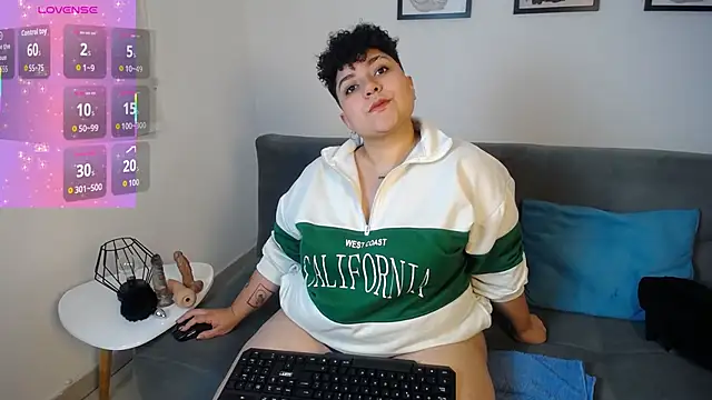 curly cam queen69 online show from 19, 9, 2025