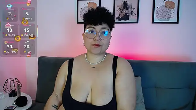 curly cam queen69 online show from 20, 10, 2025