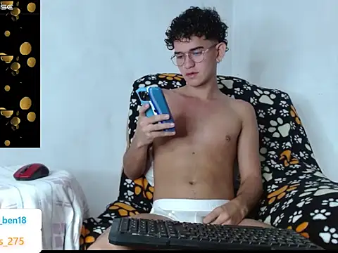 Snapshot of Bennie__1 chatting on 4, 12, 2025 Bennie 1 online show from 4, 12, 2025