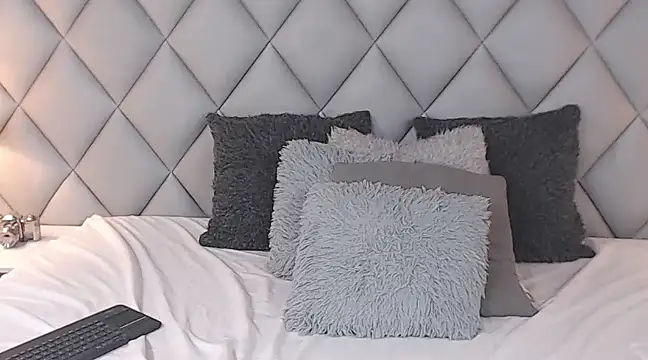 LalyCastro online show from 5, 2, 2025