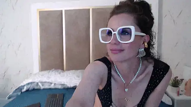 IsabelaWoods online show from 5, 2, 2025