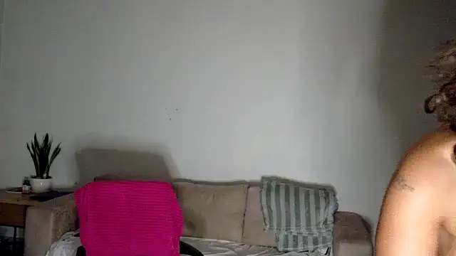 Snapshot of FreckleFaceBeauty chatting on 9, 11, 2025 FreckleFaceBeauty online show from 9, 11, 2025