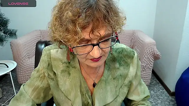 Snapshot of SexyGrandma_ chatting on 1, 2, 2025 SexyGrandma online show from 1, 2, 2025