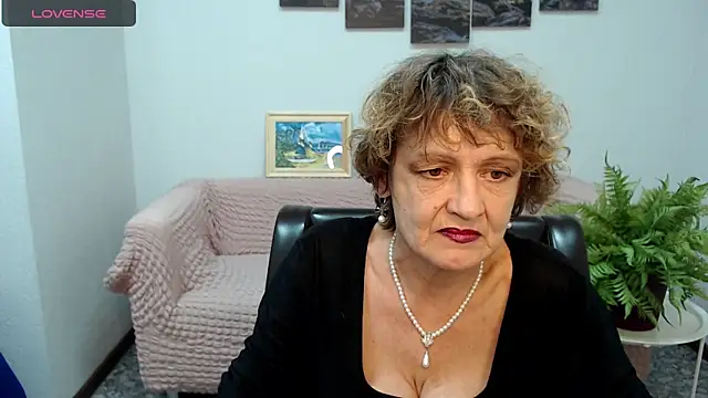 Snapshot of SexyGrandma_ chatting on 5, 2, 2025 SexyGrandma online show from 5, 2, 2025