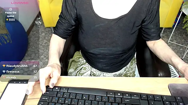 Snapshot of SexyGrandma_ chatting on 25, 2, 2025 SexyGrandma online show from 25, 2, 2025