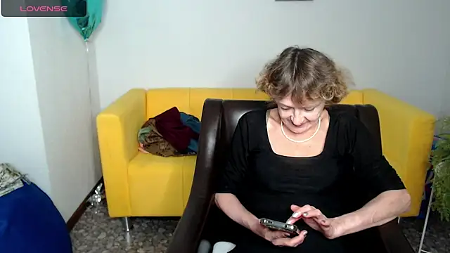 Snapshot of SexyGrandma_ chatting on 1, 3, 2025 SexyGrandma online show from 1, 3, 2025