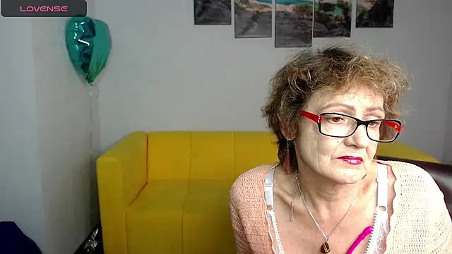 Snapshot of SexyGrandma_ chatting on 3, 3, 2025 SexyGrandma online show from 3, 3, 2025