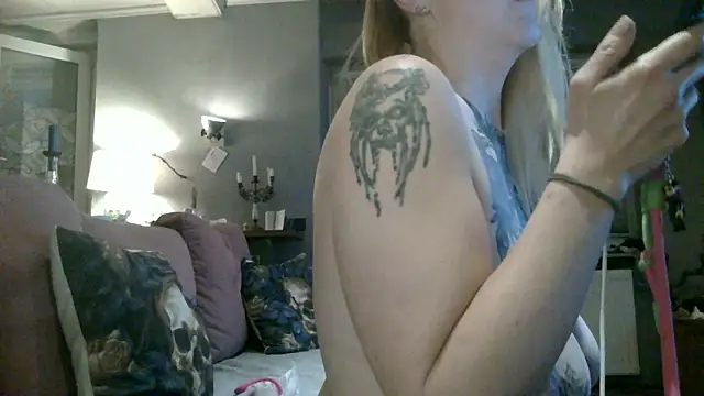 Snapshot of Astrid-Gilbert chatting on 14, 12, 2025 Astrid-Gilbert online show from 14, 12, 2025