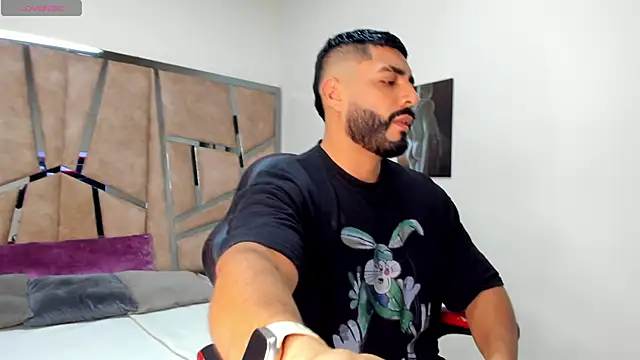 LeandroRusso online show from 18, 2, 2025