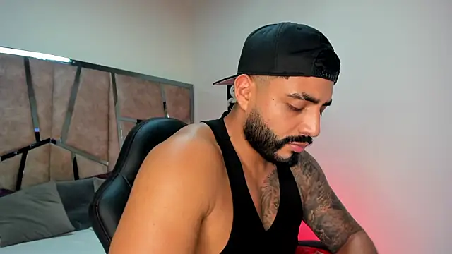 LeandroRusso online show from 23, 2, 2025