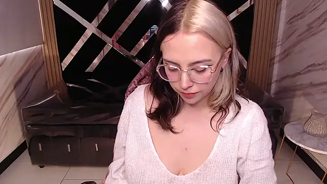 Hela v online show from 10, 3, 2025