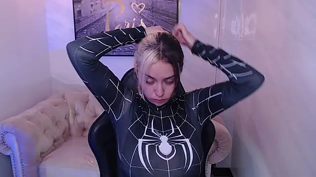 Hela v online show from 24, 10, 2025