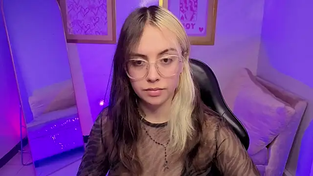 Hela v online show from 28, 11, 2025