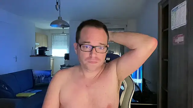 Funnyjul31 online show from 15, 3, 2025