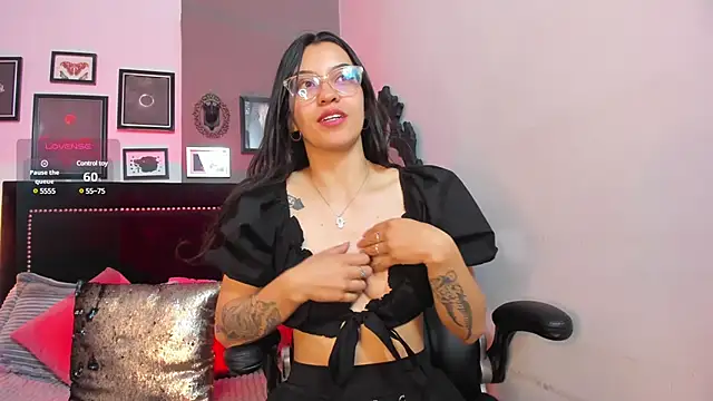 Snapshot of nina__dixon chatting on 2, 2, 2025 nina dixon online show from 2, 2, 2025