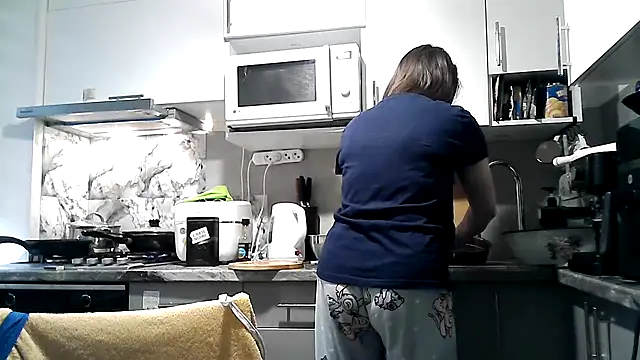 Snapshot of Misssweet_s chatting on 6, 11, 2025 Misssweet s online show from 6, 11, 2025