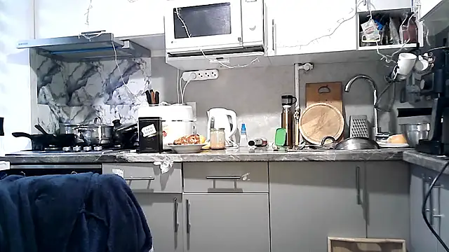 Snapshot of Misssweet_s chatting on 23, 12, 2025 Misssweet s online show from 23, 12, 2025