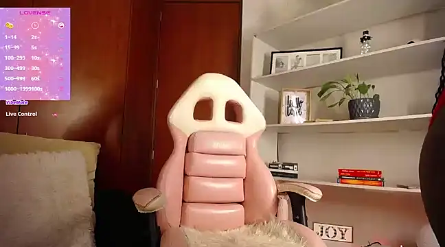 Snapshot of miaderail chatting on 10, 12, 2024 miaderail online show from 10, 12, 2024