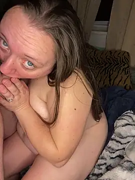 Snapshot of JuicyLuciee chatting on 14, 2, 2025 JuicyLuciee online show from 14, 2, 2025