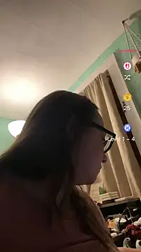 Snapshot of JuicyLuciee chatting on 28, 2, 2025 JuicyLuciee online show from 28, 2, 2025