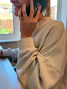 Phoebe Lily online show from 15, 10, 2025