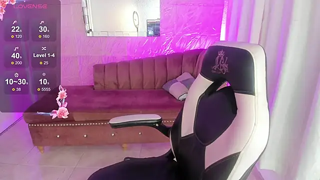 Snapshot of miss_isabella_m chatting on 15, 9, 2025 miss isabella m online show from 15, 9, 2025