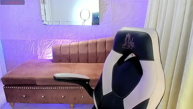 Snapshot of miss_isabella_m chatting on 15, 4, 2026 miss isabella m online show from 15, 4, 2026