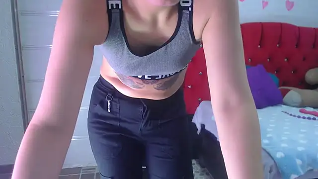 Snapshot of Ariasmithog chatting on 6, 11, 2025 Ariasmithog online show from 6, 11, 2025