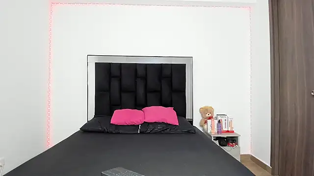 Snapshot of victoriacolin chatting on 21, 2, 2025 victoriacolin online show from 21, 2, 2025