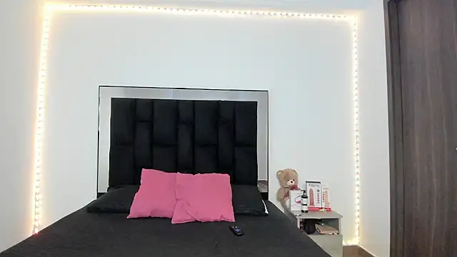 Snapshot of victoriacolin chatting on 24, 2, 2025 victoriacolin online show from 24, 2, 2025